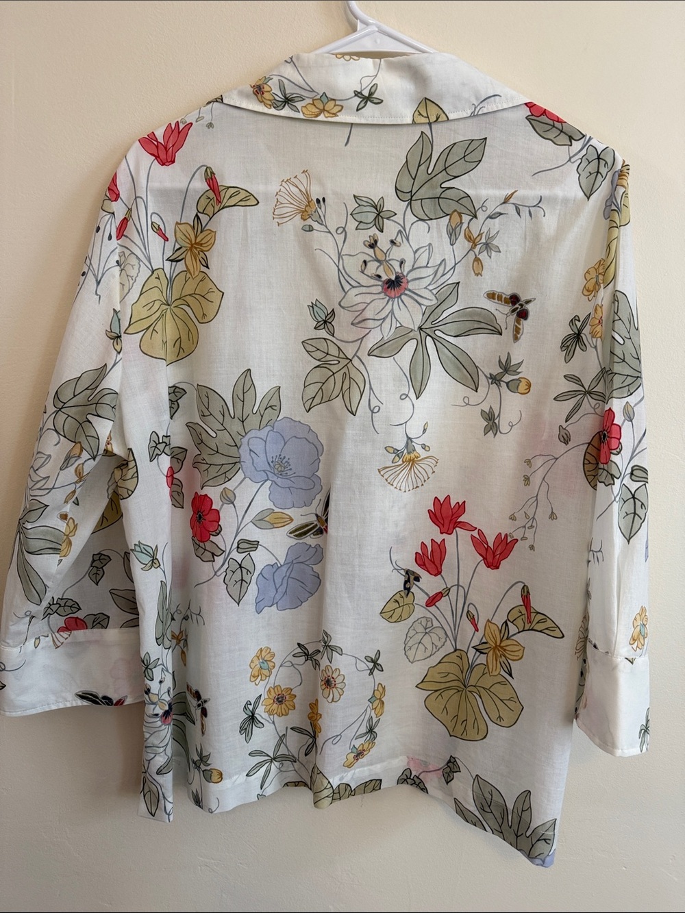 🐝 NWOT🐝 Zara White Floral Pullover Blouse with Buttons - Picture 5 of 5